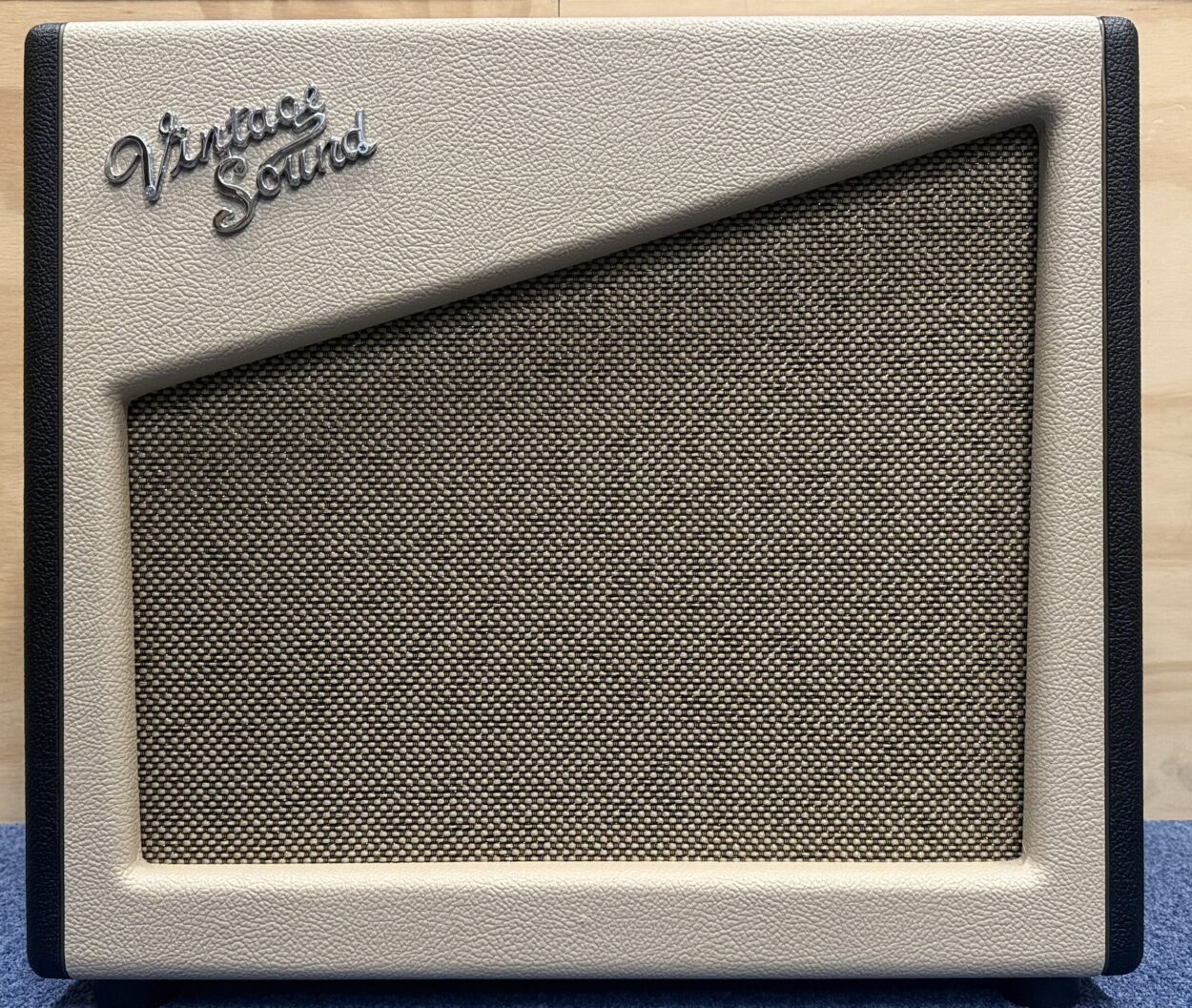 Vintage sound Retro 112" combo.