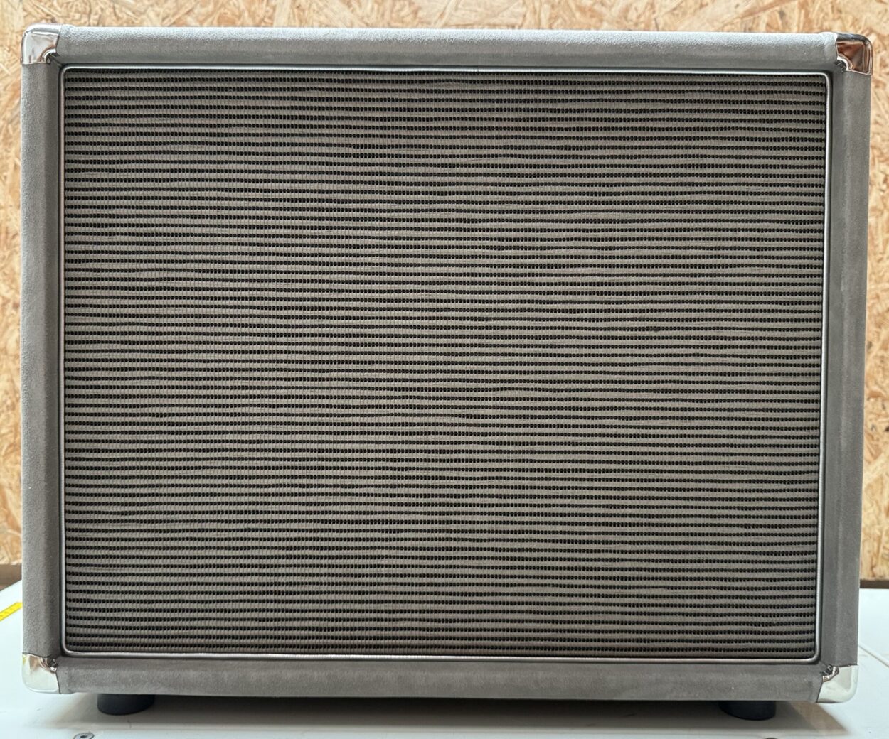 Amplified nation, 112" cab ,grey suede